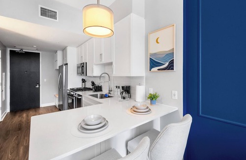 The Gulch Apartment | Lux Studio In The Gulch With Walkable Stay, Free Parking And Condo Amenities