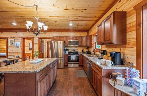 Caton Cabin | Luxe 8BR-Indoor Pool with Outdoor Movie Theater
