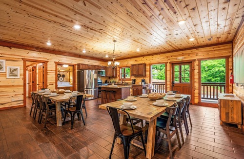 Caton Cabin | Luxe 8BR-Indoor Pool with Outdoor Movie Theater