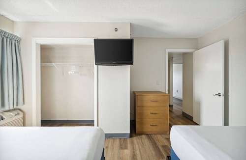 Fort Bay Hotel | Luxurious Beachfront Suite with Queen Beds, Kitchen, and Split Accommodations