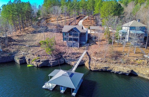 Crane Hill House | Luxurious High End Family Friendly Lake House. Dock, Floats, 10 min to Trident.