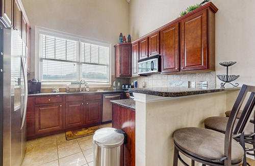 Andersonville Condo | Luxurious Lakeside Retreat with Stunning Views & Resort-Style Amenities