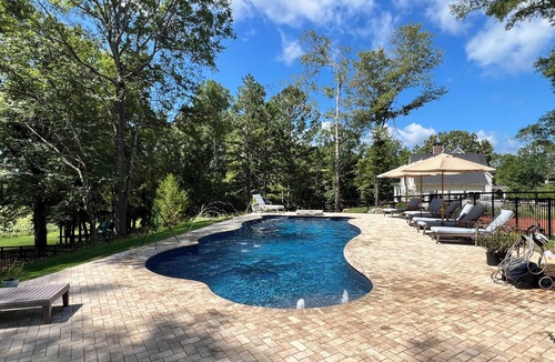 Waverly House | Luxurious, new estate. 16 min to Jordan-Hare stadium. Private Pool. Sleeps 14.