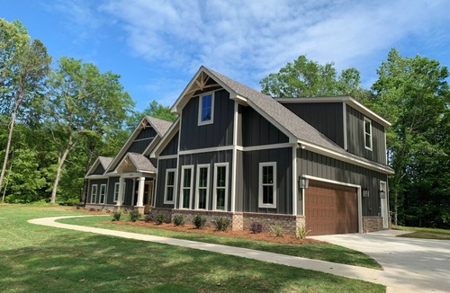Waverly House | Luxurious, new estate. 16 min to Jordan-Hare stadium. Private Pool. Sleeps 14.