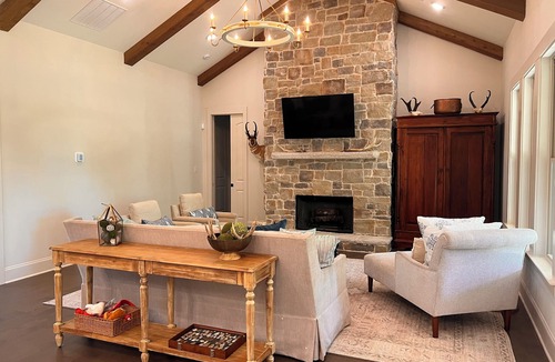 Waverly House | Luxurious, new estate. 16 min to Jordan-Hare stadium. Private Pool. Sleeps 14.