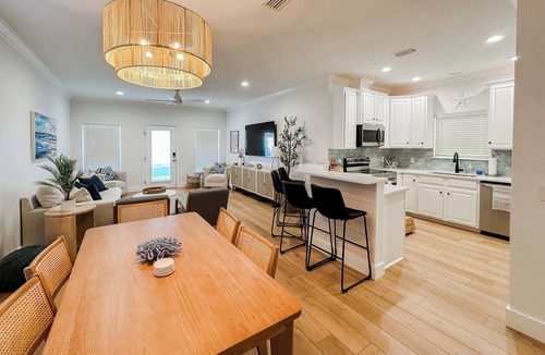 Laguna Beach Estates House | Luxurious PCB Retreat –Steps to Beach, Spacious ,Prime Location ,Guest Favorite