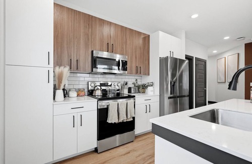 East Side Apartment | Luxury 2BR Near ATL Airport Food Hall & Pool