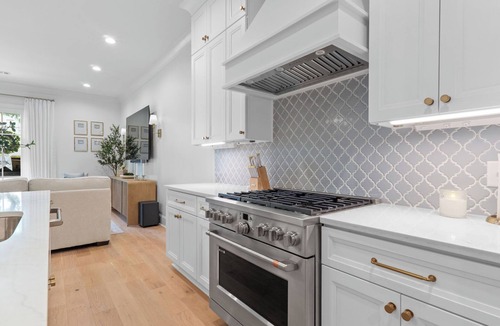 Tuscaloosa House | Luxury 3BR/3.5BA Southern Retreat Walking Distance to Downtown and Bryant-Denny