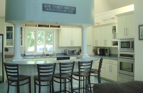 Frontier House | Luxury 4600 Sq. Ft. Lakehouse! Sandy Beach,Sunsets,Canoes,Kayaks,Pontoon,Jetski