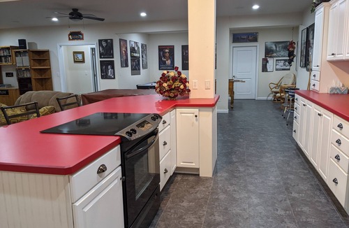 Frontier House | Luxury 4600 Sq. Ft. Lakehouse! Sandy Beach,Sunsets,Canoes,Kayaks,Pontoon,Jetski