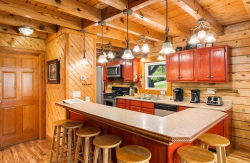 Byrdstown Cabin | Luxury 8BR Mountain Lodge | Hot Tub & Fire Pit
