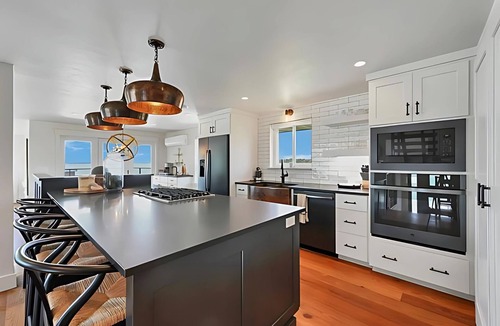 Green Bay House | Luxury Bayfront Retreat Kayaks + Lambeau Nearby