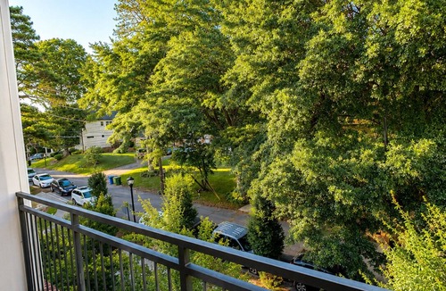 Boulevard Heights Apartment | Luxury Belt Line Retreat l Walk to Ponce City Market & Krog Street