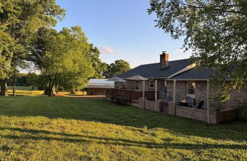 College Grove Villa | Luxury Countryside Cottage on 20 Private Acres Near Nashville