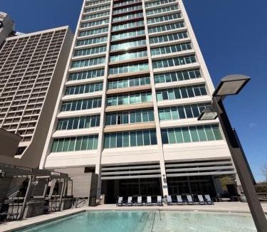 Peachtree Center Apartment | Luxury High Rise Downtown 1BR Apartment