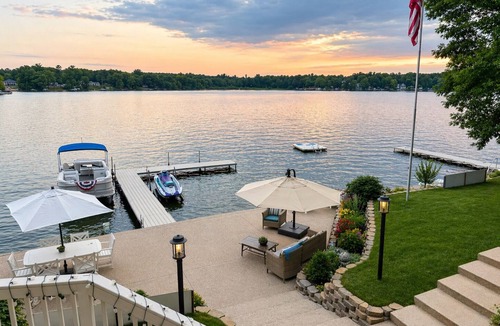 Lupton House | Luxury Lake House ASL Retreat Great Fall Colors Wineries