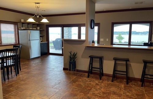 Dollar Bay House | Luxury Lakeside/Trailside Living