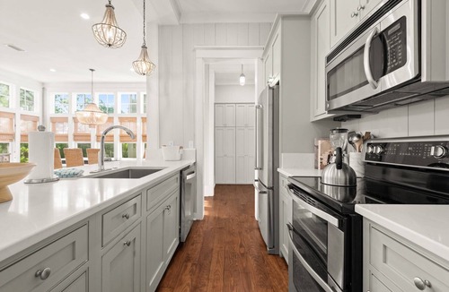 Watercolor House | Luxury Living Along 30A-6 Seater Golf Cart/6 bikes! Next to Waterpark & Beach