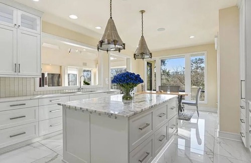 Whitewater Creek House | Luxury Mansion available with Pool, Gym and More - Perfect for entertaining
