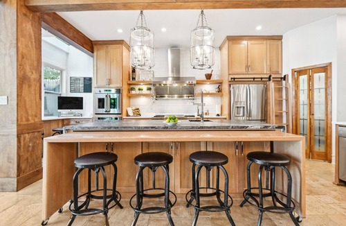 Midtown House | Luxury Spacious ATL Mansion. up to 18 beds 5 Bath, pool & sauna. near Piedmont