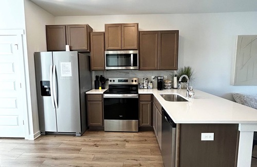 Normal Cottage | Luxury TH- 3 bed-3 full baths-4TVs-WiFi-Location