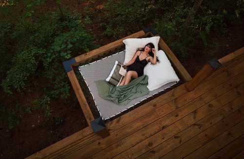 Guntersville House | Luxury tiny cottage with deck hammock and hot tub!
