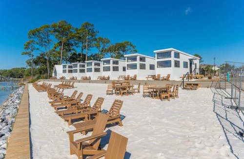 Mary Esther House | Luxury Waterfront Cabin 5