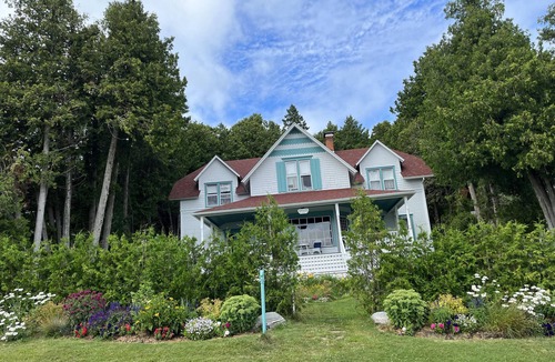 Mackinac Island House | Mackinac Island Historic Cottage on Mackinac Island East Bluff