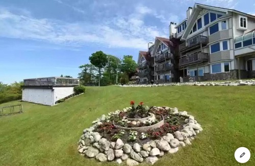 Mackinac Island Apartment | Mackinac island Lovely charming studio w/balcony!