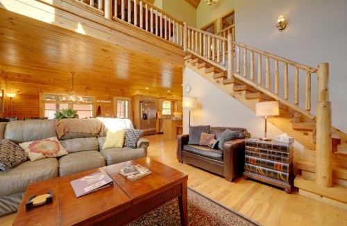 Maggie Valley House | Maggie Valley Cabin w/Private Hot Tub & Game Room