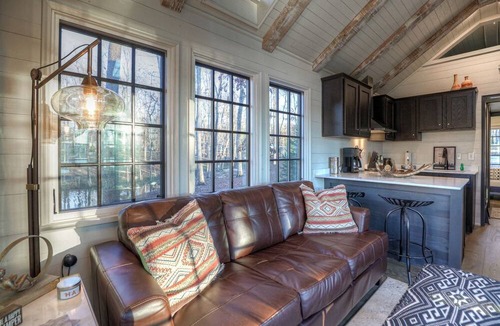 Tracy City Cottage | Magical Tiny Cottage with Lovely Outdoor Living in Tennessee