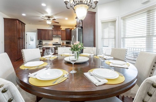 Chattanooga House | Main + Guest Home on the TN River! Sleeps 19 ppl!