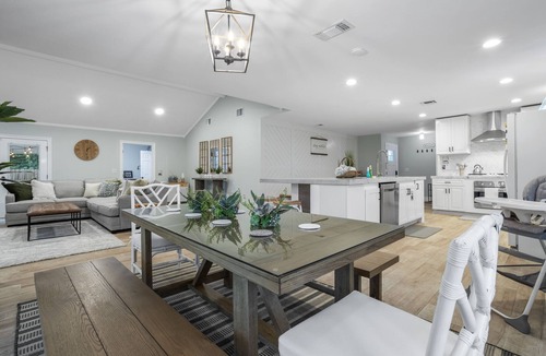 Bay St Louis House | Maison Blanc - 5Bd Close to Everything in Downtown Bay St. Louis!