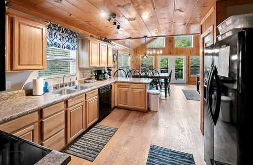 Flat Hollow Marina Cabin | Majestic Waterfront Tennessee Cabin with a Hot Tub at Norris Lake