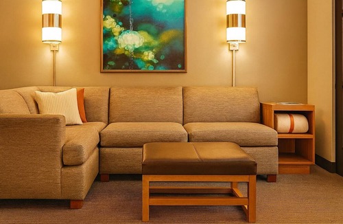 Gwinnett Place Hotel | Making Best Memories Close to Pirate’s Cove Adventure Golf w/Onsite Pool