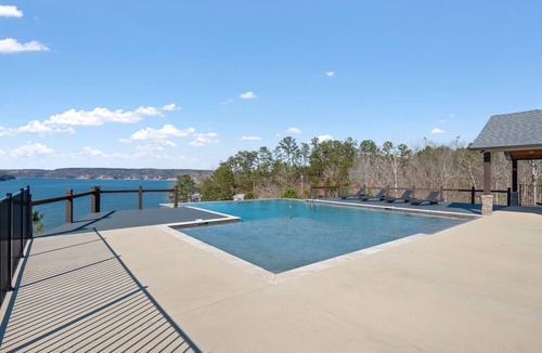 Cullman House | Mallard Pointe 100 - Luxury condo- conveniently located!