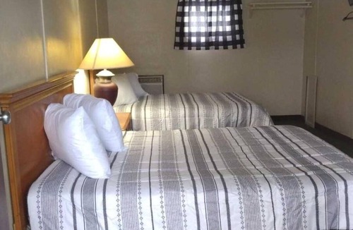 Marinette Hotel | Marinette Inn