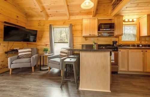 Lookout Valley Neighborhood Association Cabin | Meg's garden-side cabin with private hot tub, firepit
