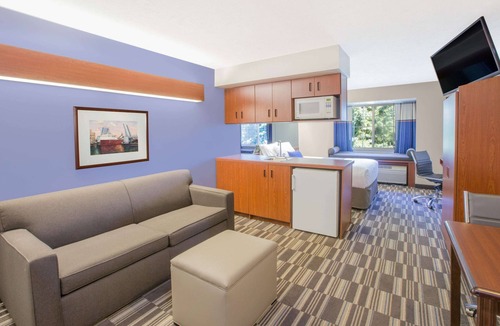 Manistee Hotel | Microtel Inn & Suites by Wyndham Manistee