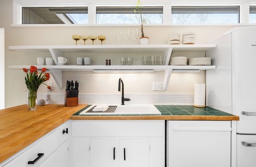 Northport House | Midcentury Millpond | Dog-Friendly Waterfront + Patio | Walk to Northport