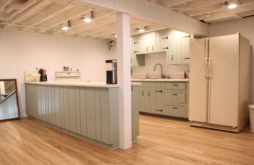 Bradley House | Miner Lake Lakefront Beach Cottage for Family Fun