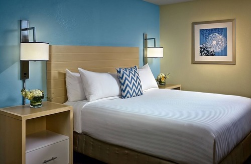 Gunter Afs Hotel | Minutes to Civil Rights Memorial! Full Kitchen! FREE Parking, Pets Allowed, Pool