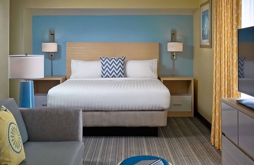 Gunter Afs Hotel | Minutes to Civil Rights Memorial! Full Kitchen! FREE Parking, Pets Allowed, Pool