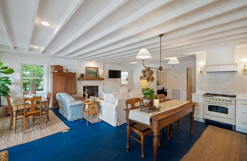 Crane Hill House | Miss Lazy Blue, a true relaxing cottage located right on Smith Lake.