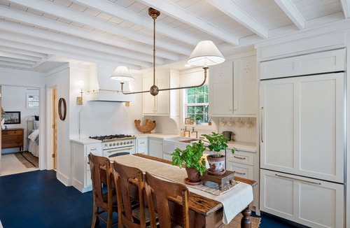 Crane Hill House | Miss Lazy Blue, a true relaxing cottage located right on Smith Lake.