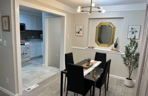 Detroit House | Modern 3-bedroom house with WiFi and AC in North Rosedale Park