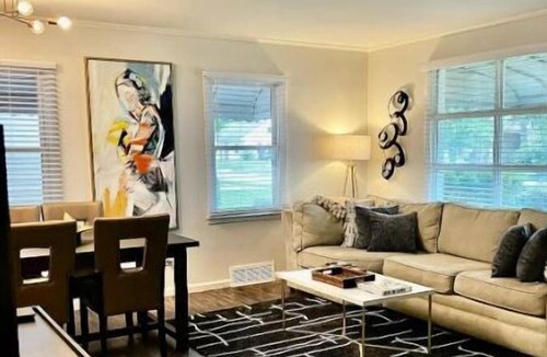 Oak Park House | Modern 3 bedroom in the center of it all!