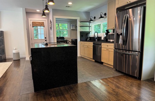 Belvedere Park Apartment | Modern 3BR/2BA Retreat Near Decatur w/Screened Porch