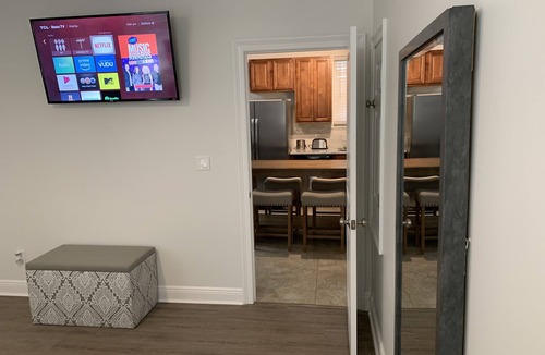 Mobile Apartment | Modern and comfortable updated 1 bedroom Midtown Apartment. King bed and cable!