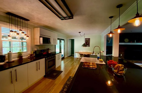 Senoia House | Modern and very private three bedroom. Close to Studios, Atlanta & airport.